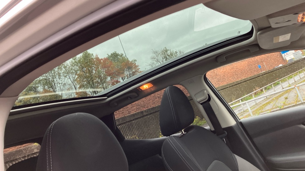 Nissan Qashqai 1.3 DiG-T 160 N-Connecta 5dr DCT [Glass Roof Pack] Petrol Hatchback - Image 26