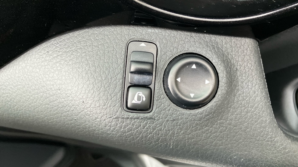 Nissan Qashqai 1.3 DiG-T 160 N-Connecta 5dr DCT [Glass Roof Pack] Petrol Hatchback - Image 29