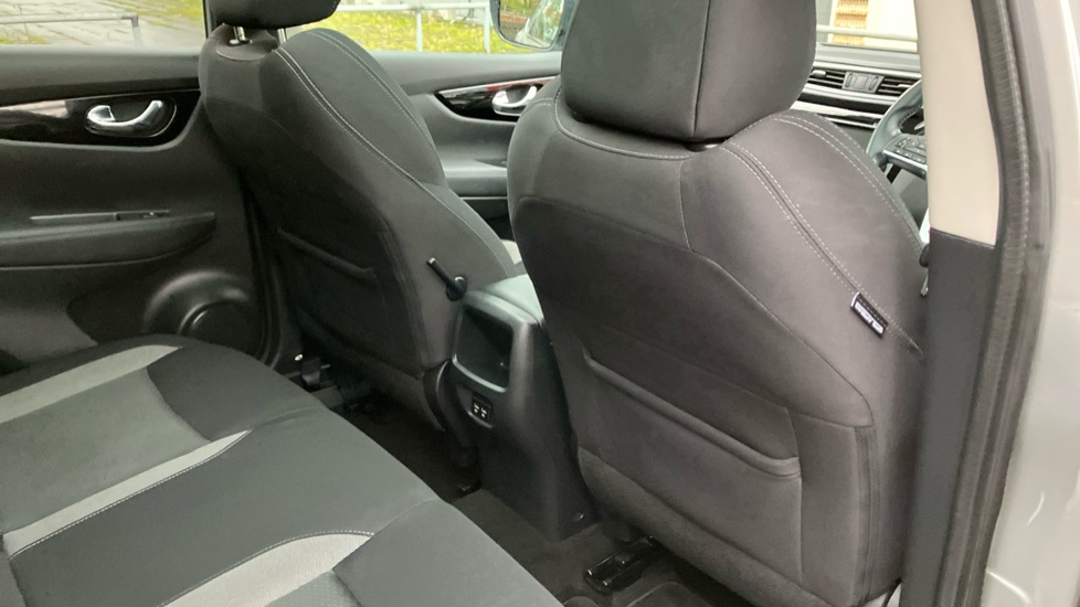 Nissan Qashqai 1.3 DiG-T 160 N-Connecta 5dr DCT [Glass Roof Pack] Petrol Hatchback - Image 32