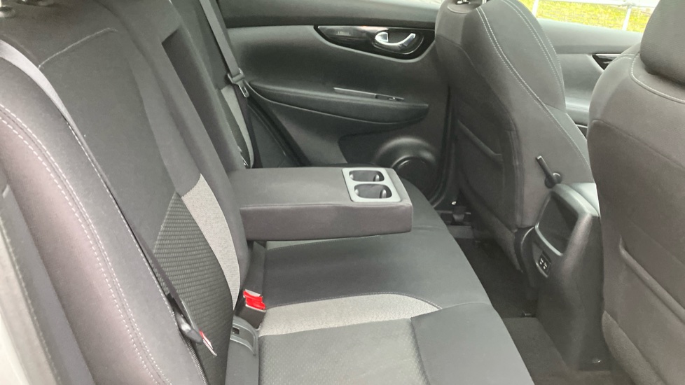 Nissan Qashqai 1.3 DiG-T 160 N-Connecta 5dr DCT [Glass Roof Pack] Petrol Hatchback - Image 34