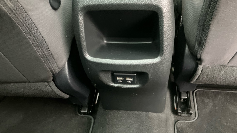Nissan Qashqai 1.3 DiG-T 160 N-Connecta 5dr DCT [Glass Roof Pack] Petrol Hatchback - Image 35