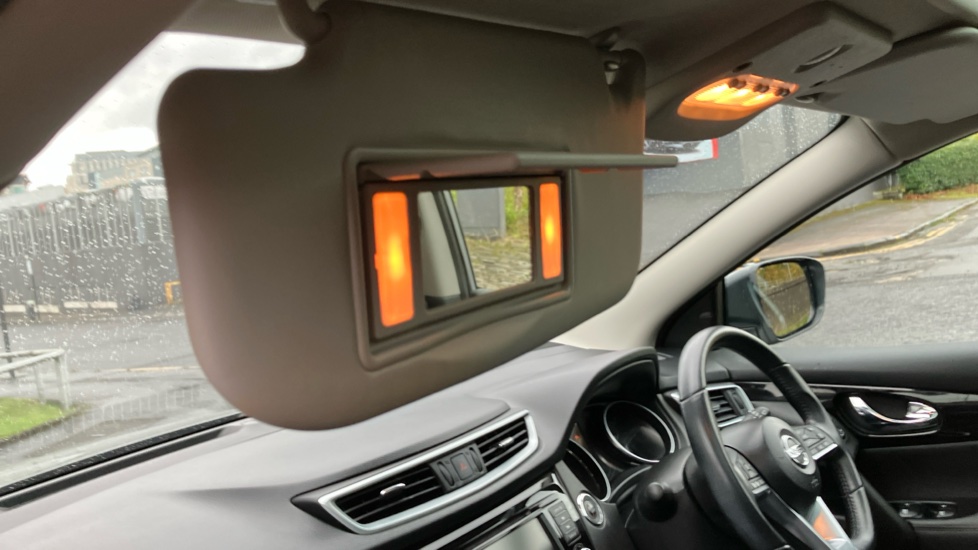 Nissan Qashqai 1.3 DiG-T 160 N-Connecta 5dr DCT [Glass Roof Pack] Petrol Hatchback - Image 40