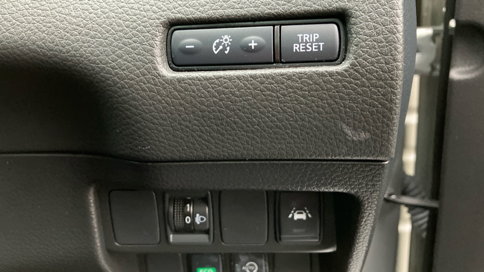 Nissan Qashqai 1.3 DiG-T 160 N-Connecta 5dr DCT [Glass Roof Pack] Petrol Hatchback - Image 41