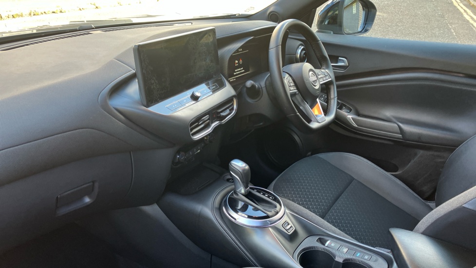 Nissan Juke 1.6 Hybrid N-Connecta 5dr Auto Hybrid Hatchback - Image 9