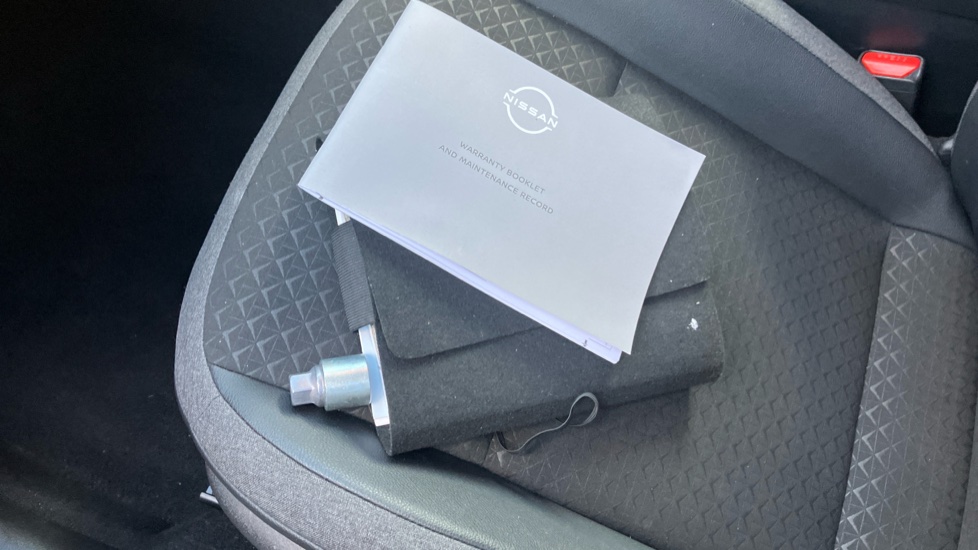 Nissan Juke 1.6 Hybrid N-Connecta 5dr Auto Hybrid Hatchback - Image 19