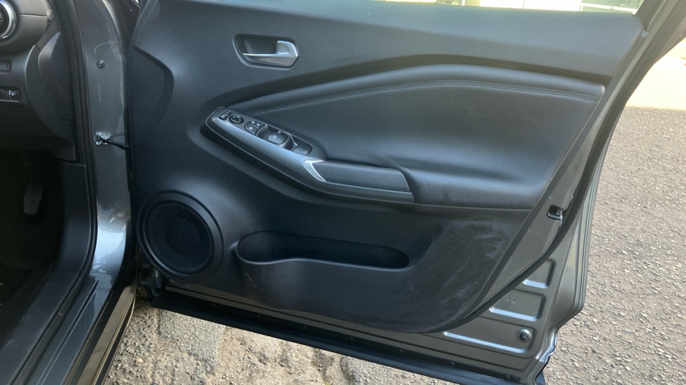 Nissan Juke 1.6 Hybrid N-Connecta 5dr Auto Hybrid Hatchback - Image 31