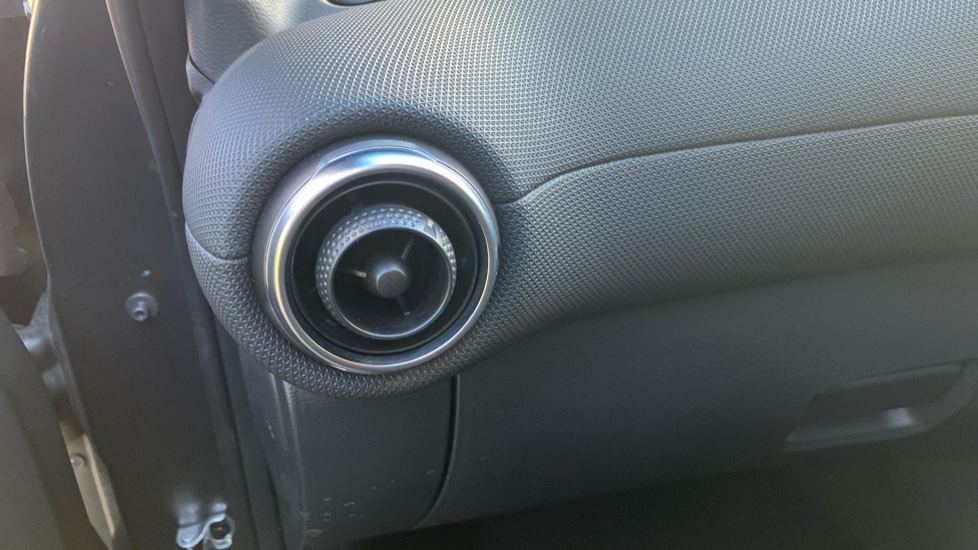 Nissan Juke 1.6 Hybrid N-Connecta 5dr Auto Hybrid Hatchback - Image 38