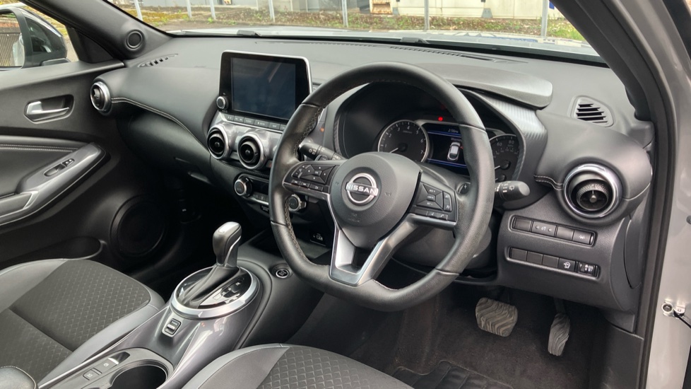 Nissan Juke 1.0 DiG-T 114 N-Connecta 5dr DCT Petrol Hatchback - Image 11