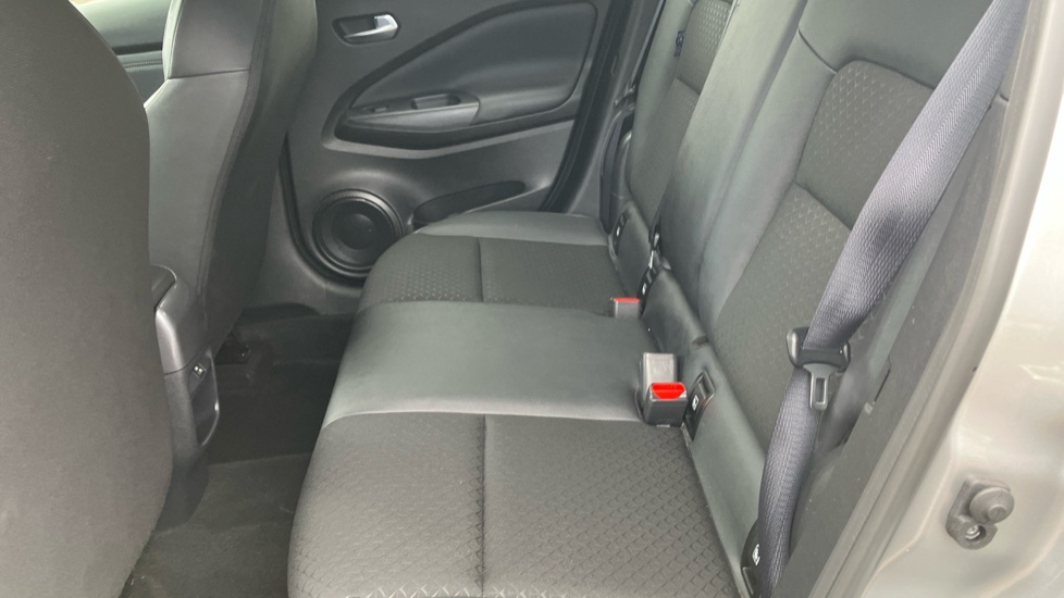 Nissan Juke 1.0 DiG-T 114 N-Connecta 5dr DCT Petrol Hatchback - Image 16