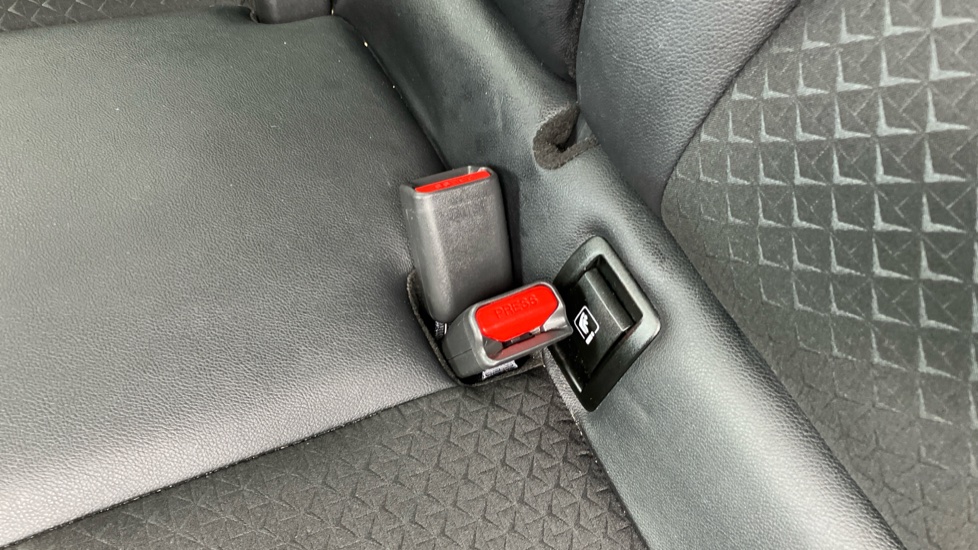 Nissan Juke 1.0 DiG-T 114 N-Connecta 5dr DCT Petrol Hatchback - Image 17