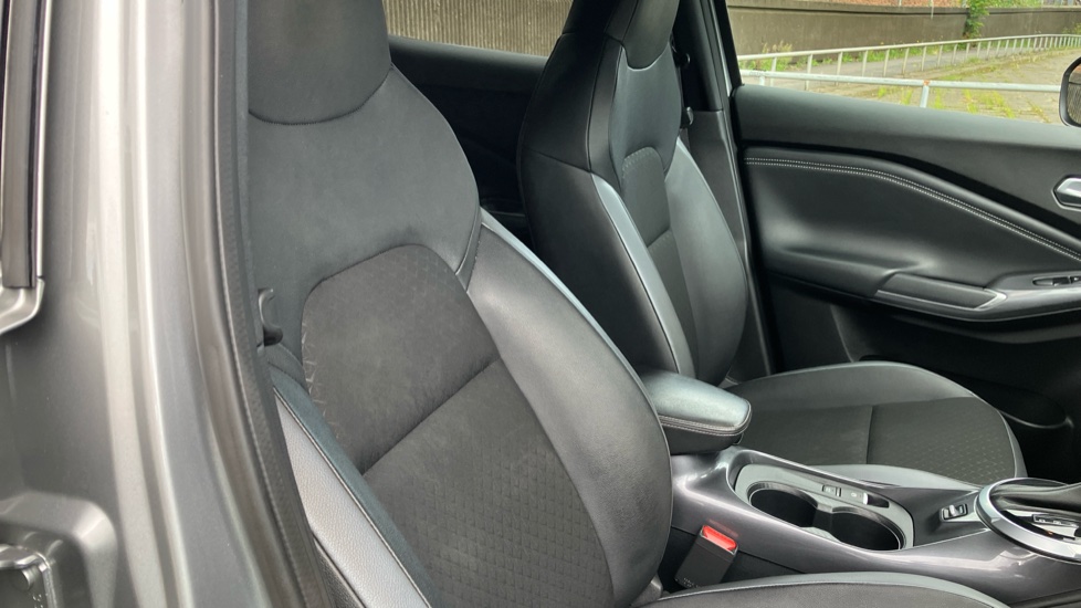 Nissan Juke 1.0 DiG-T 114 N-Connecta 5dr DCT Petrol Hatchback - Image 27