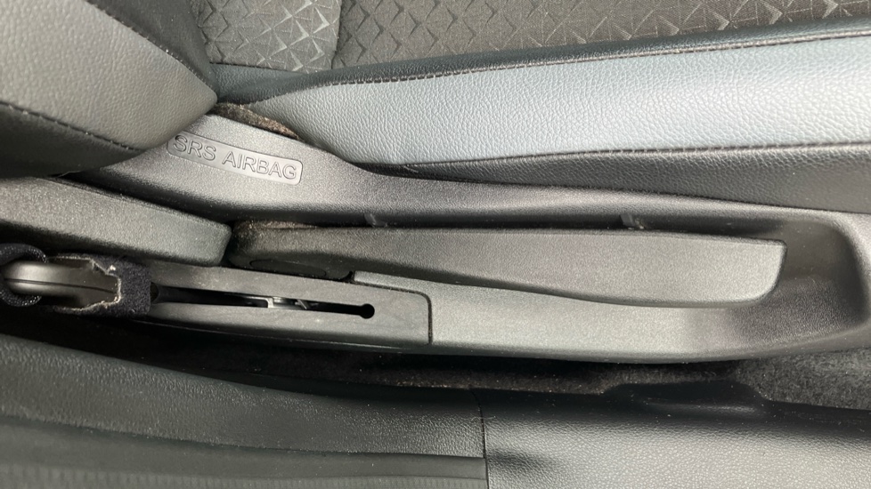 Nissan Juke 1.0 DiG-T 114 N-Connecta 5dr DCT Petrol Hatchback - Image 28