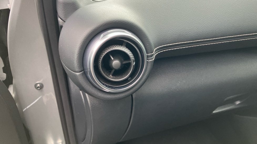 Nissan Juke 1.0 DiG-T 114 N-Connecta 5dr DCT Petrol Hatchback - Image 36