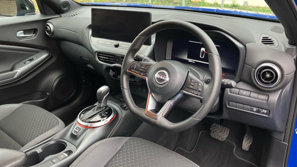 Nissan Juke 1.0 DiG-T N-Connecta 5dr DCT Petrol Hatchback - Image 11