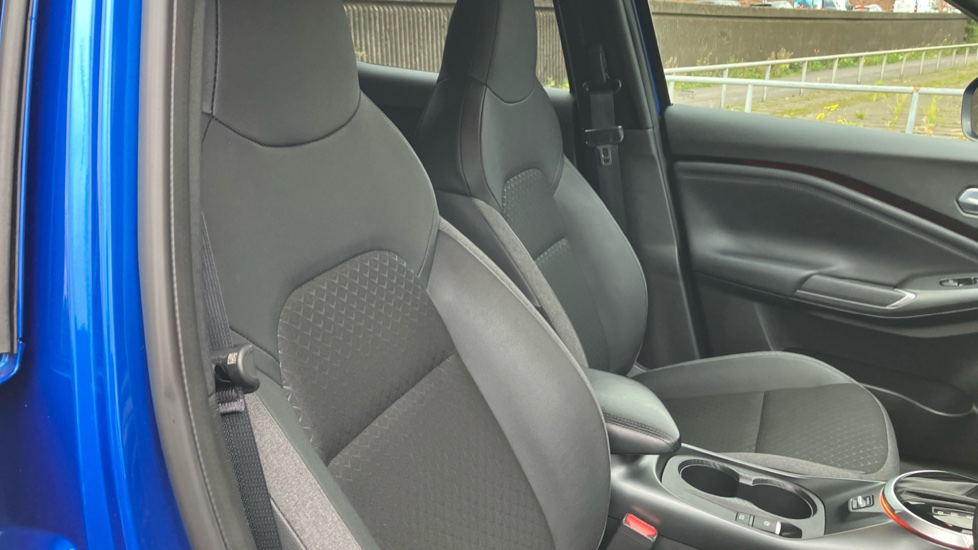 Nissan Juke 1.0 DiG-T N-Connecta 5dr DCT Petrol Hatchback - Image 27
