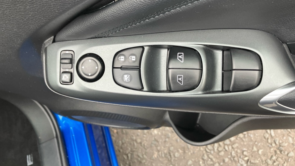 Nissan Juke 1.0 DiG-T N-Connecta 5dr DCT Petrol Hatchback - Image 29