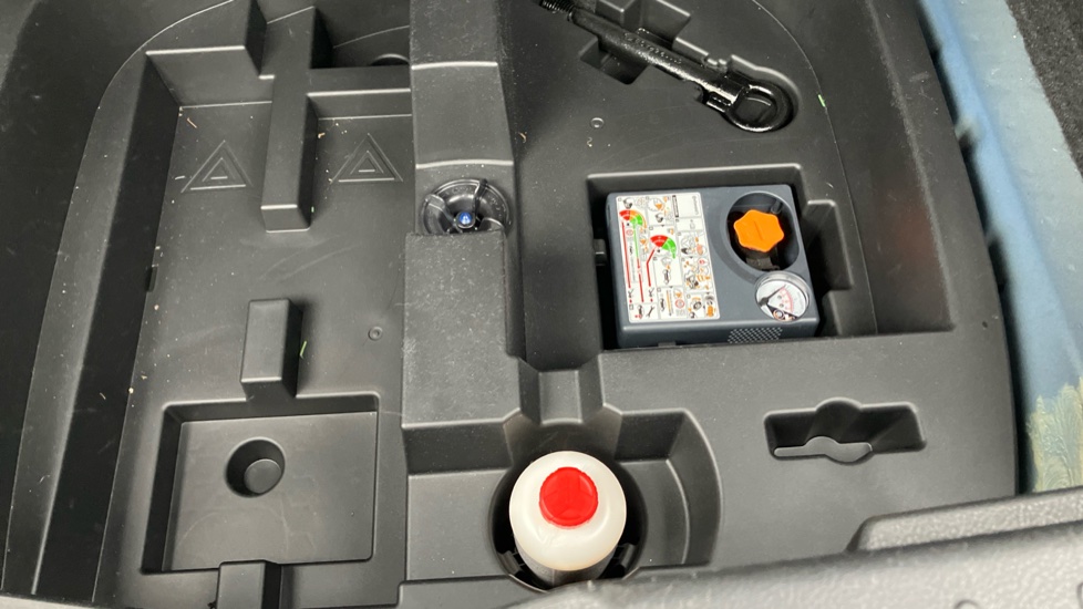 Nissan Juke 1.0 DiG-T N-Connecta 5dr DCT Petrol Hatchback - Image 33