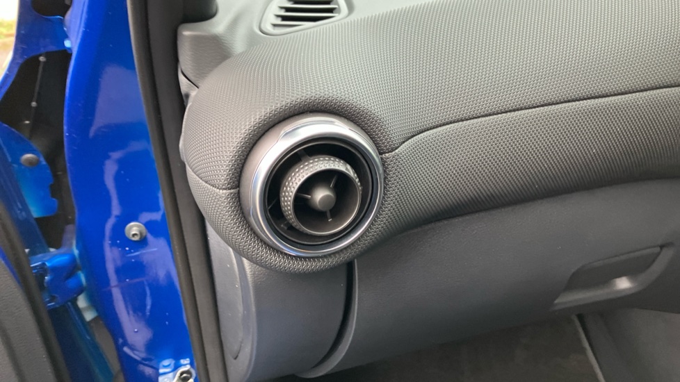 Nissan Juke 1.0 DiG-T N-Connecta 5dr DCT Petrol Hatchback - Image 34