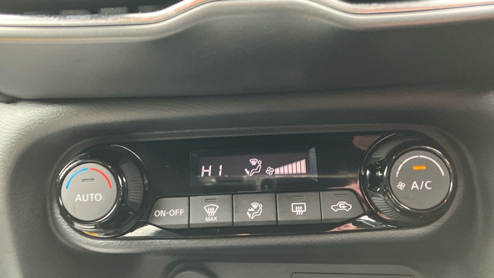 Nissan Juke 1.0 DiG-T N-Connecta 5dr DCT Petrol Hatchback - Image 45