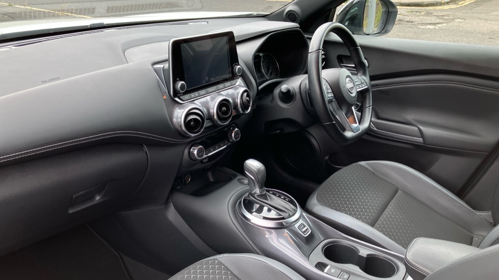 Nissan Juke 1.0 DiG-T 114 N-Connecta 5dr DCT Petrol Hatchback - Image 9