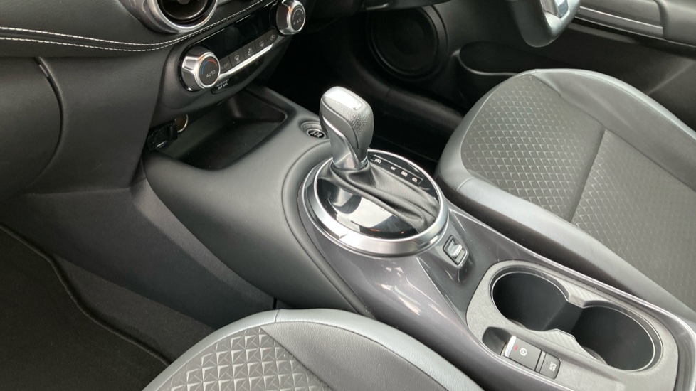 Nissan Juke 1.0 DiG-T 114 N-Connecta 5dr DCT Petrol Hatchback - Image 13