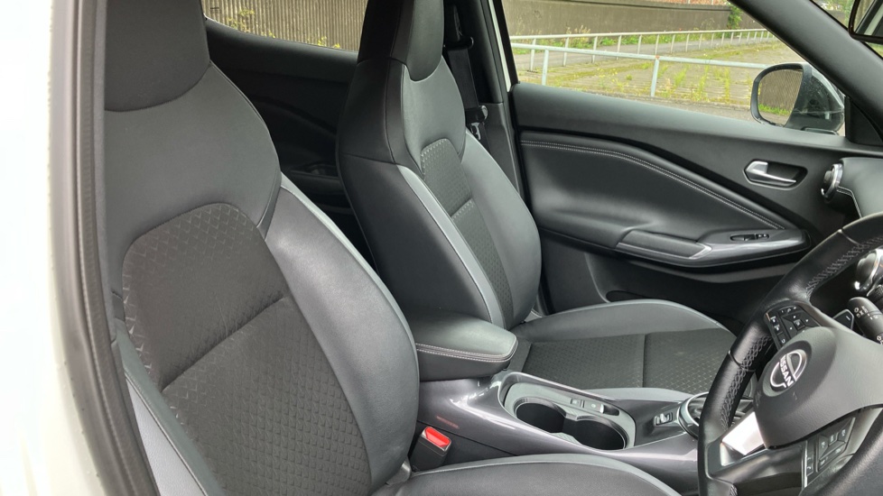 Nissan Juke 1.0 DiG-T 114 N-Connecta 5dr DCT Petrol Hatchback - Image 27