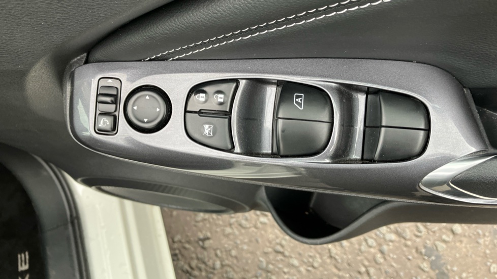 Nissan Juke 1.0 DiG-T 114 N-Connecta 5dr DCT Petrol Hatchback - Image 29