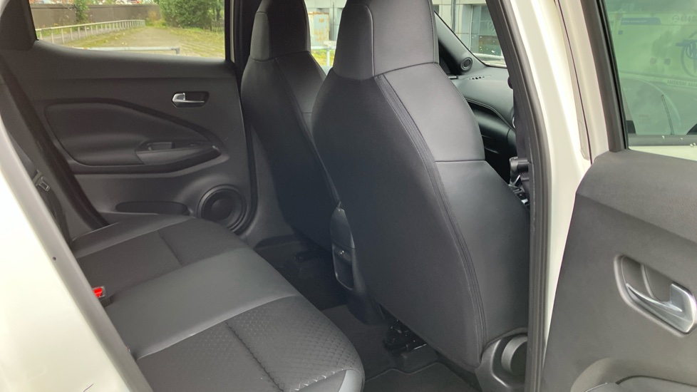 Nissan Juke 1.0 DiG-T 114 N-Connecta 5dr DCT Petrol Hatchback - Image 31