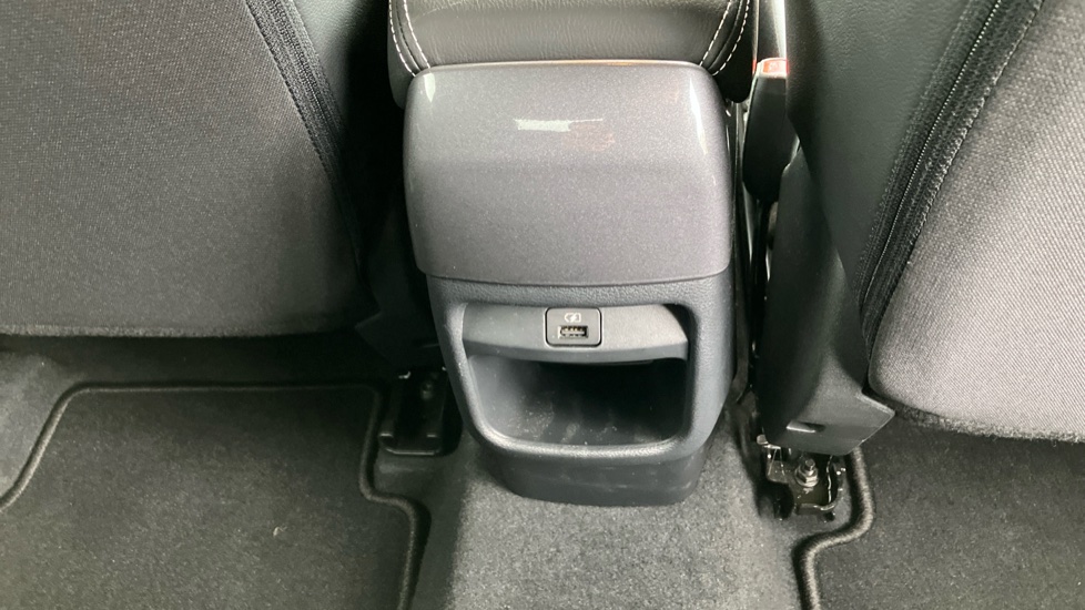 Nissan Juke 1.0 DiG-T 114 N-Connecta 5dr DCT Petrol Hatchback - Image 33