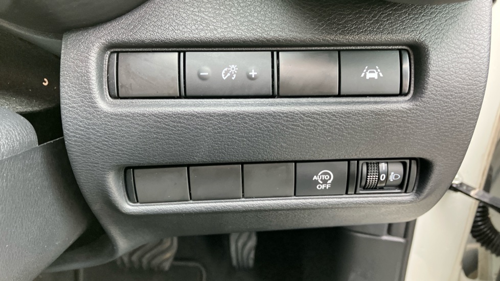 Nissan Juke 1.0 DiG-T 114 N-Connecta 5dr DCT Petrol Hatchback - Image 40