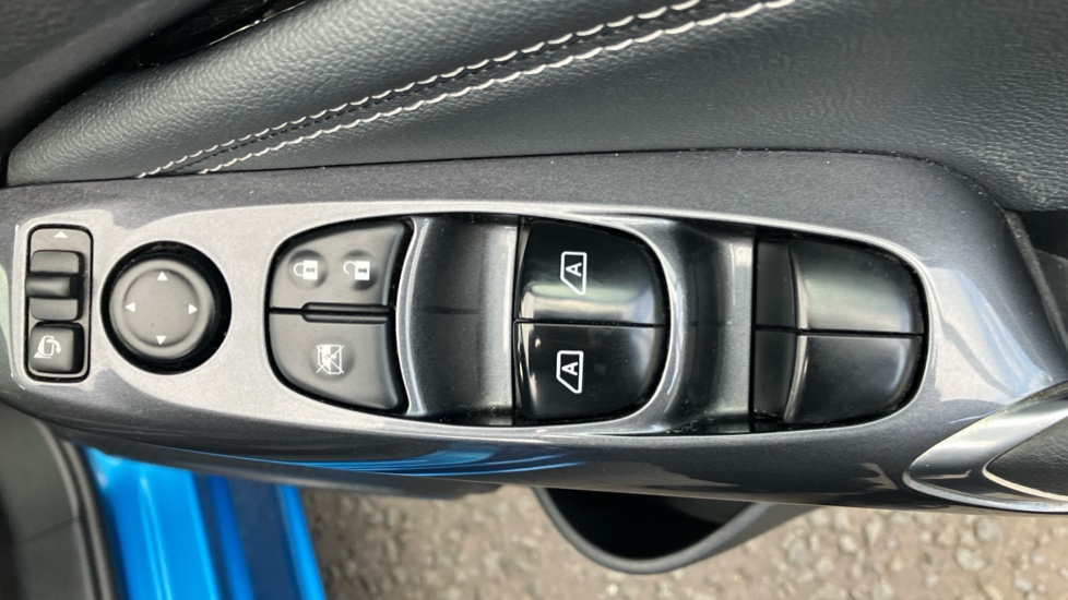 Nissan Juke 1.0 DiG-T Tekna 5dr Petrol Hatchback - Image 30