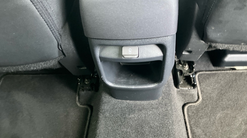 Nissan Juke 1.0 DiG-T Tekna 5dr Petrol Hatchback - Image 33