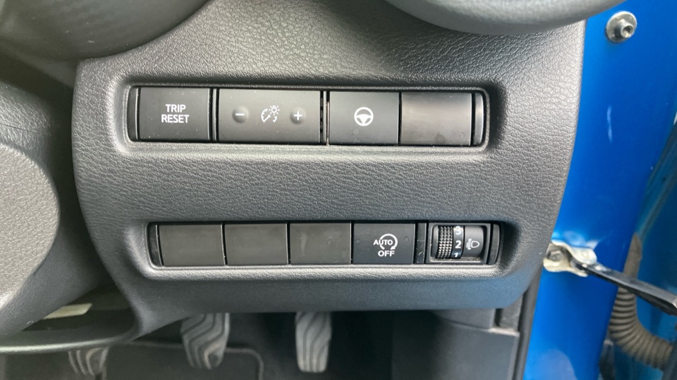 Nissan Juke 1.0 DiG-T Tekna 5dr Petrol Hatchback - Image 40
