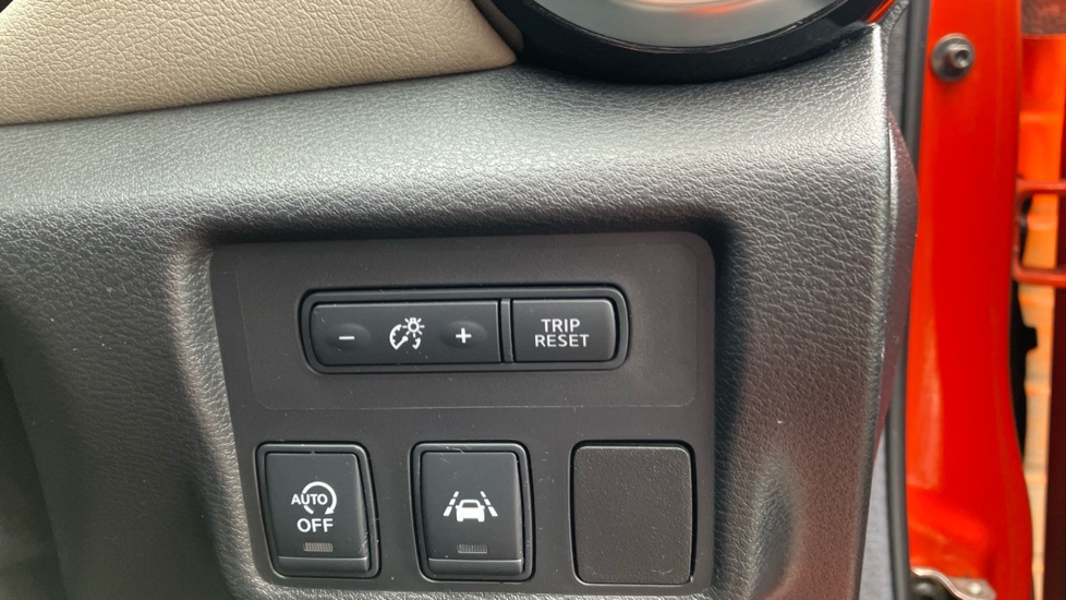 Nissan Micra 0.9 IG-T Tekna 5dr Petrol Hatchback - Image 31