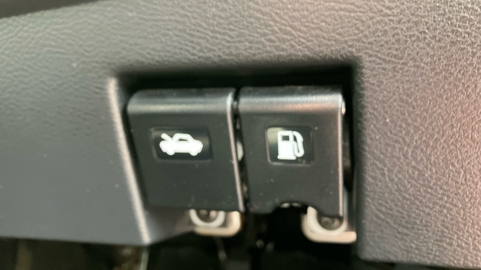 Nissan Micra 0.9 IG-T Tekna 5dr Petrol Hatchback - Image 32