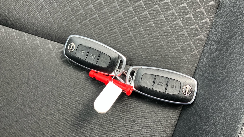 Nissan Juke 1.0 DiG-T N-Connecta 5dr Petrol Hatchback - Image 20