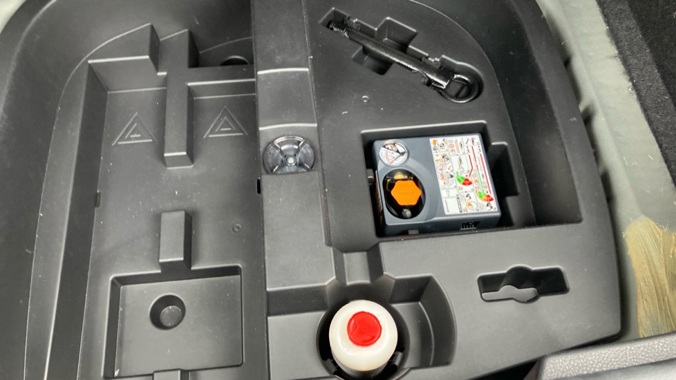 Nissan Juke 1.0 DiG-T N-Connecta 5dr Petrol Hatchback - Image 29
