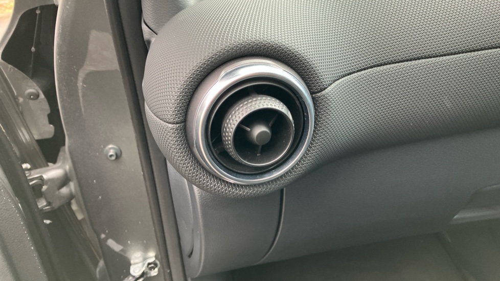 Nissan Juke 1.0 DiG-T N-Connecta 5dr Petrol Hatchback - Image 30