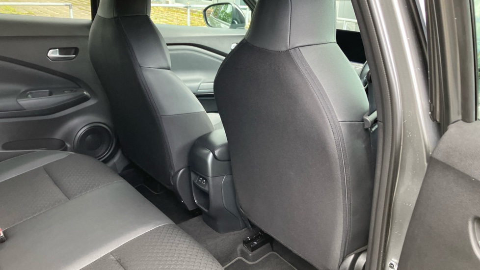 Nissan Juke 1.0 DiG-T N-Connecta 5dr Petrol Hatchback - Image 33
