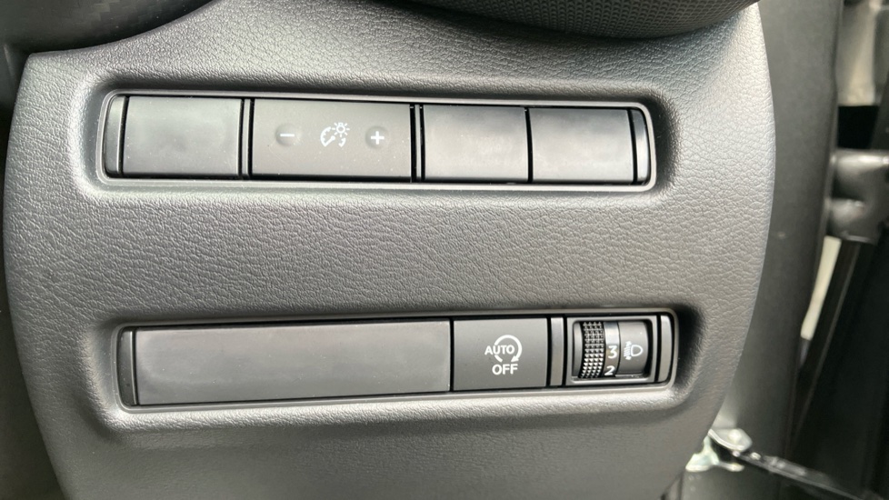 Nissan Juke 1.0 DiG-T N-Connecta 5dr Petrol Hatchback - Image 36
