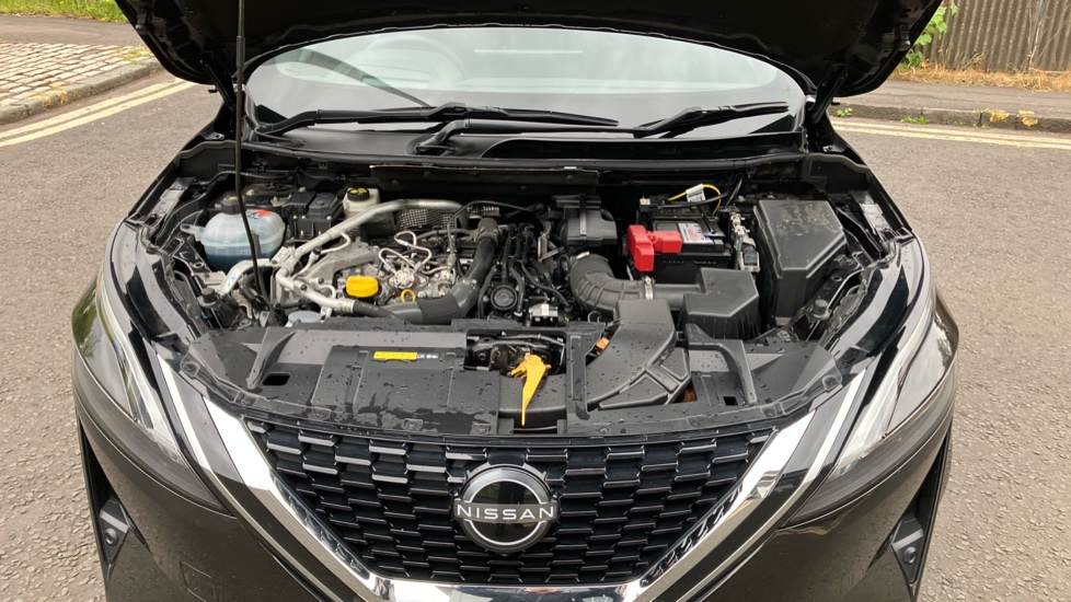 Nissan Qashqai 1.3 DiG-T MH 158 Tekna 5dr Xtronic Petrol Hatchback - Image 8