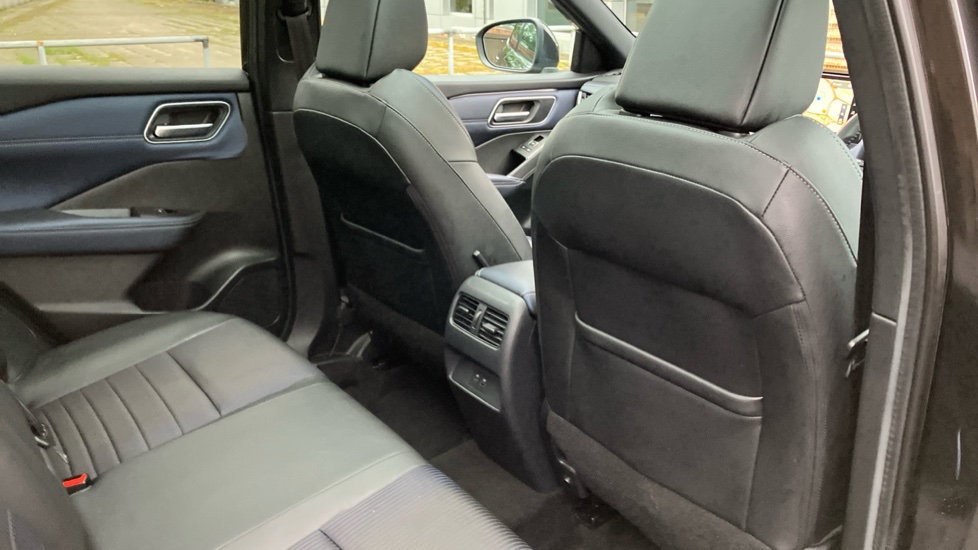 Nissan Qashqai 1.3 DiG-T MH 158 Tekna 5dr Xtronic Petrol Hatchback - Image 31