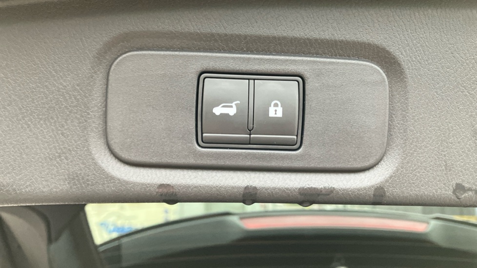 Nissan Qashqai 1.3 DiG-T MH 158 Tekna 5dr Xtronic Petrol Hatchback - Image 39