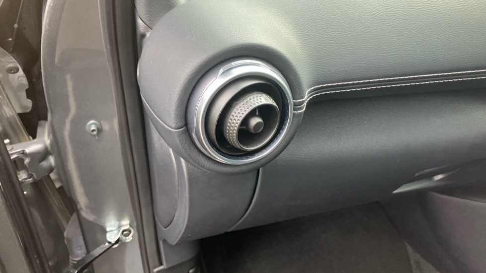 Nissan Juke 1.0 DiG-T 114 Tekna 5dr Petrol Hatchback - Image 38