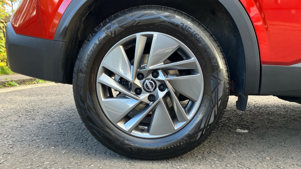 Nissan Qashqai 1.3 DiG-T MH Acenta Premium 5dr Petrol Hatchback - Image 7