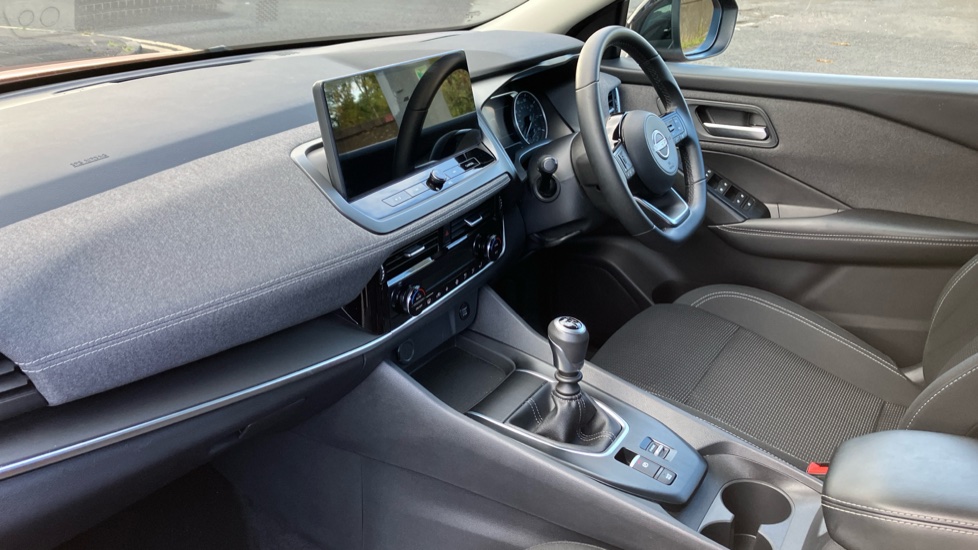 Nissan Qashqai 1.3 DiG-T MH Acenta Premium 5dr Petrol Hatchback - Image 9