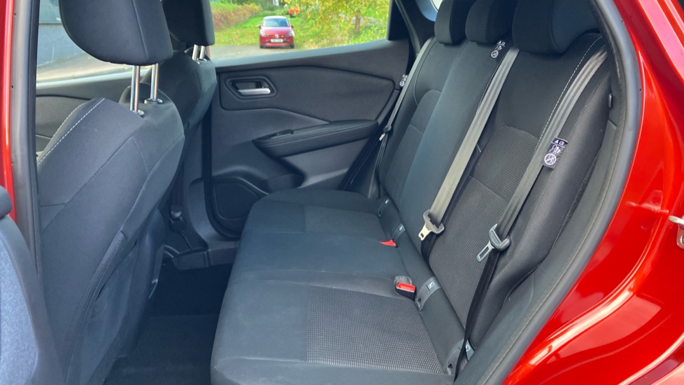 Nissan Qashqai 1.3 DiG-T MH Acenta Premium 5dr Petrol Hatchback - Image 16