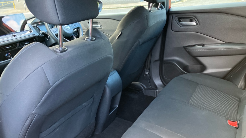 Nissan Qashqai 1.3 DiG-T MH Acenta Premium 5dr Petrol Hatchback - Image 34
