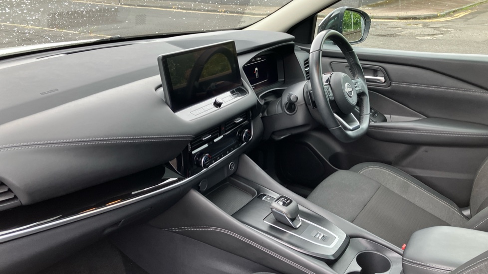 Nissan Qashqai 1.3 DiG-T MH 158 N-Connecta 5dr Xtronic Petrol Hatchback - Image 9