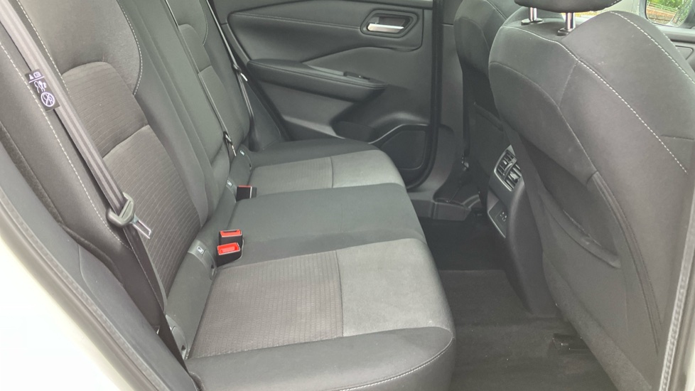 Nissan Qashqai 1.3 DiG-T MH 158 N-Connecta 5dr Xtronic Petrol Hatchback - Image 16